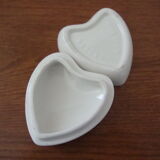 Jewelry box English porcelain in the shape of a heart decorated flowers