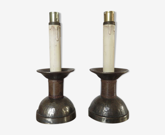 Paire de lampes en acier brut martelé et cuir années 40 50