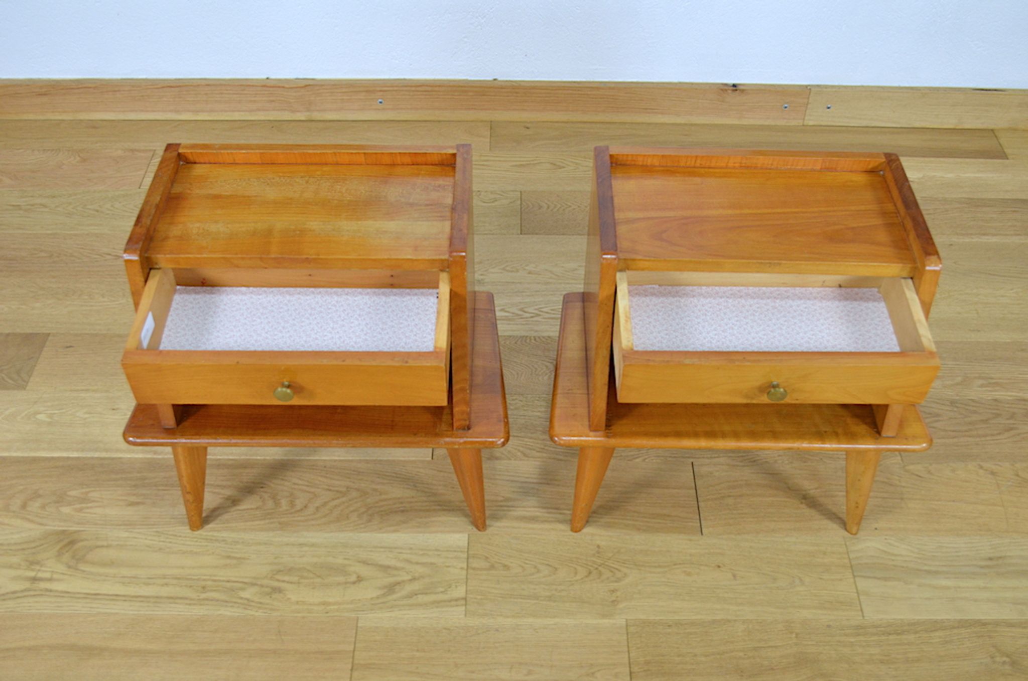 Paire de chevets pieds compas - 1950