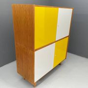Armoire U-450 en placage de chêne, variante jaune et blanc, Jiří Jiroutek pour Inte