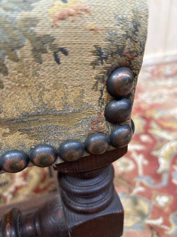 Série de 5 chaises de style Louis XIII