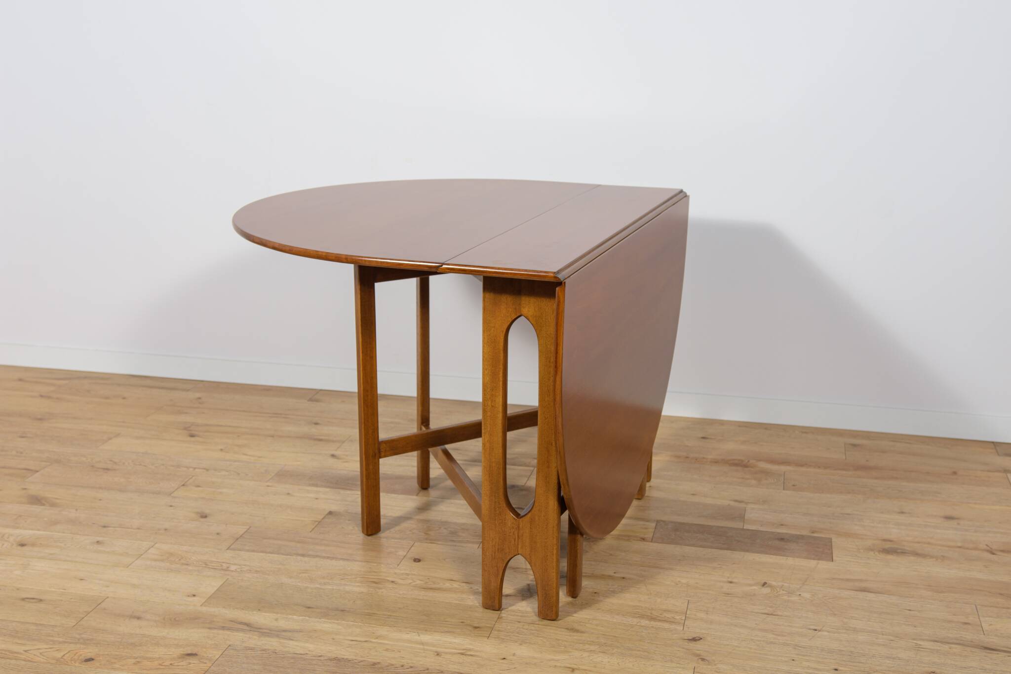 Mid-Century Modern Drop Leaf Round Dining Table from Jentique, United Kingdom, 1960s