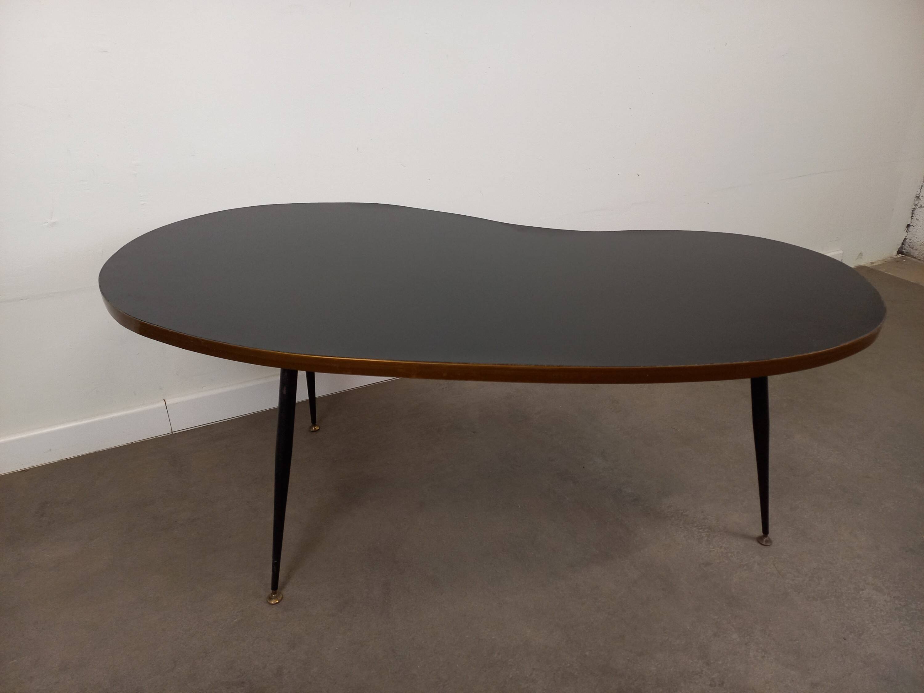 Table basse vintage en forme de haricot