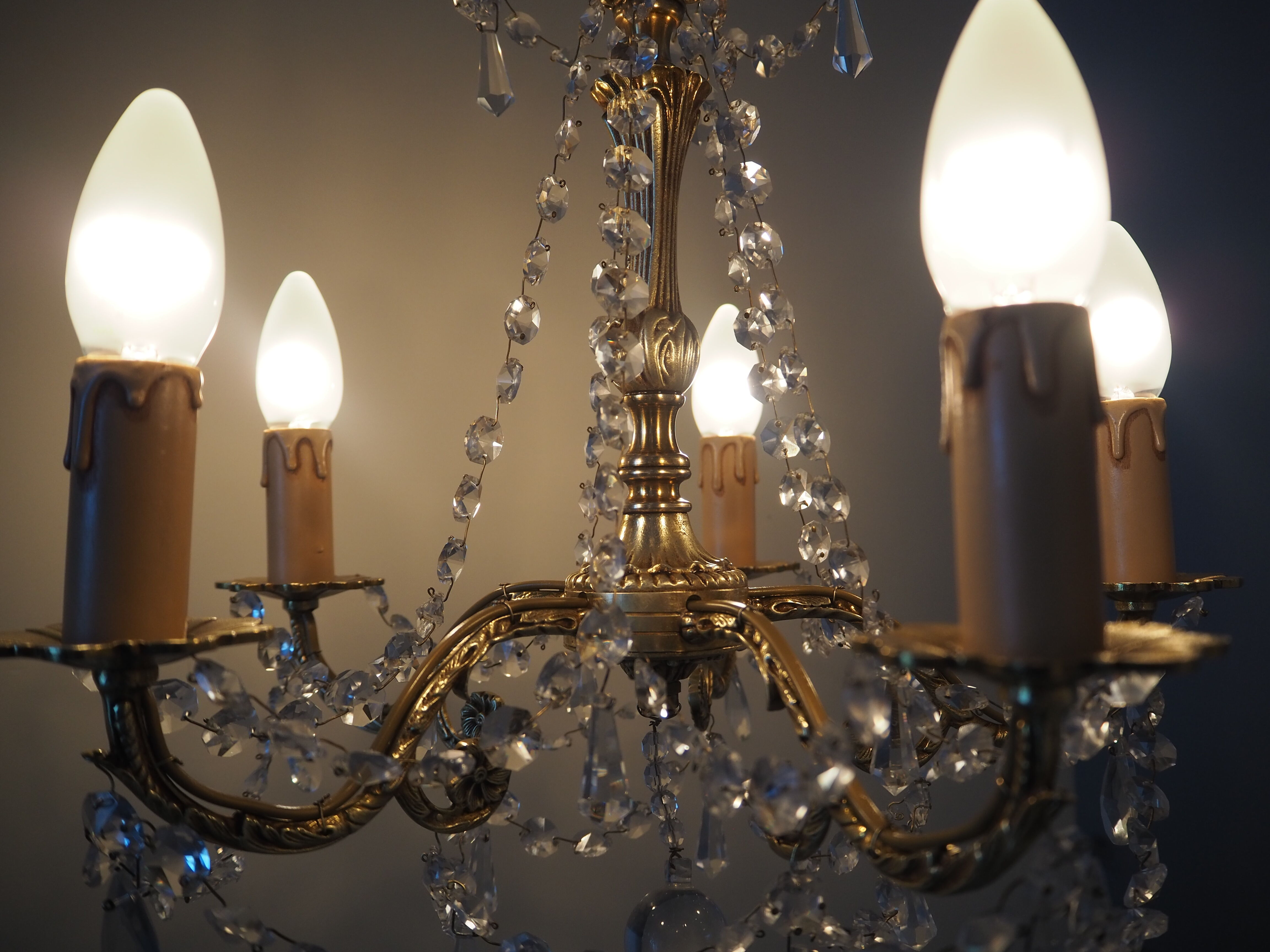 Bronze chandelier and crystal pendants – 5 lights
