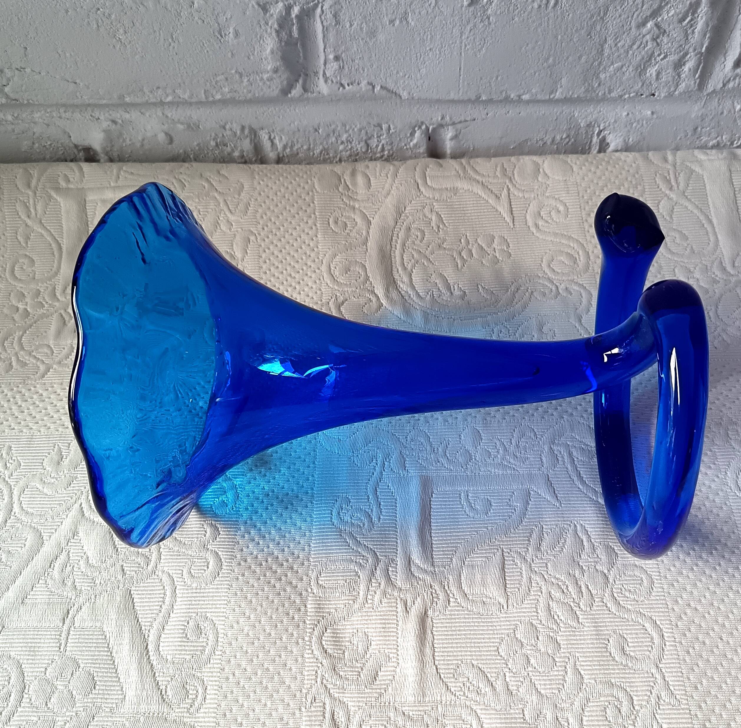 Beautiful trumpet VASE, in blown cobalt blue glass