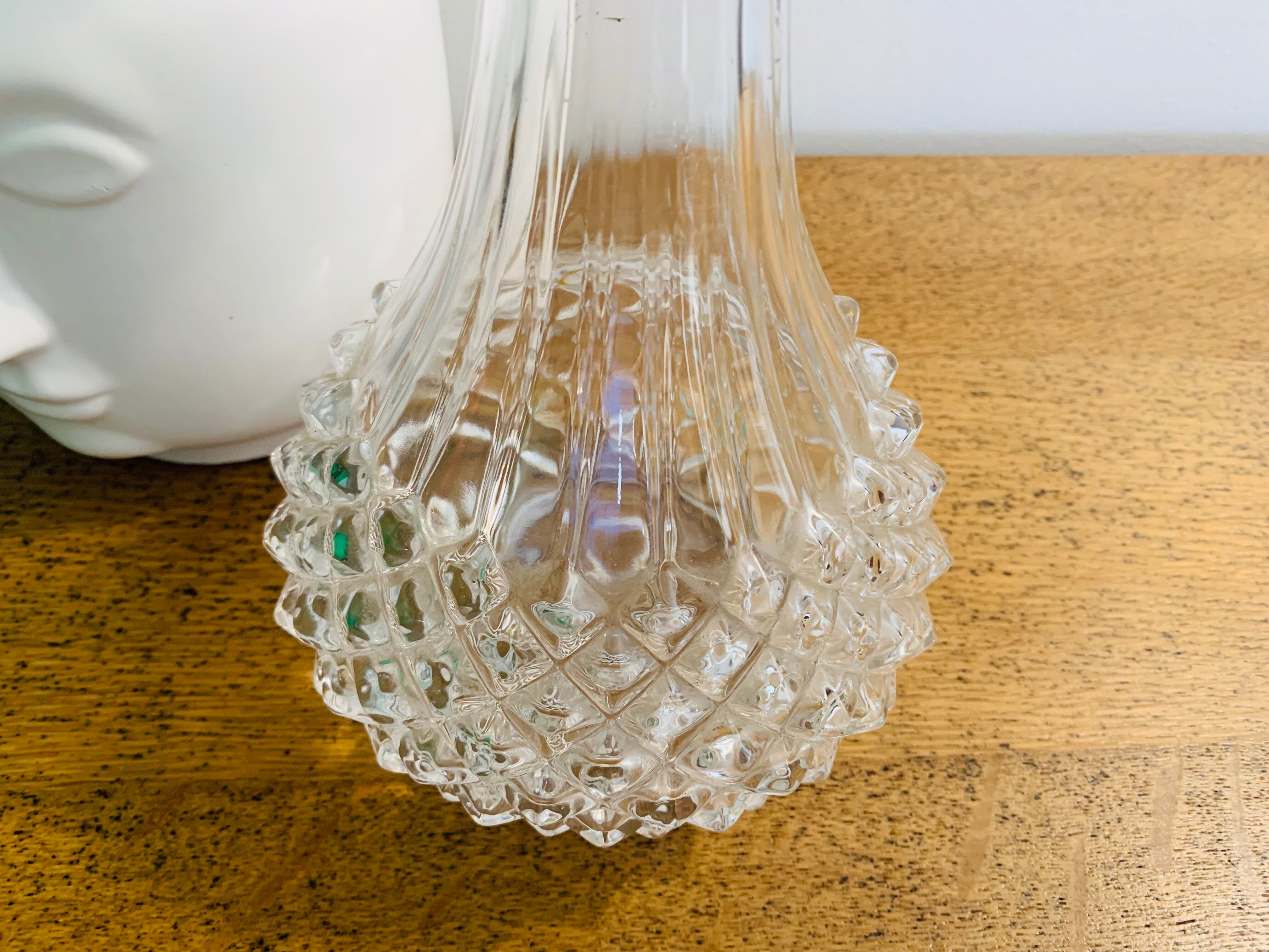 Glass decanter and stopper thereof