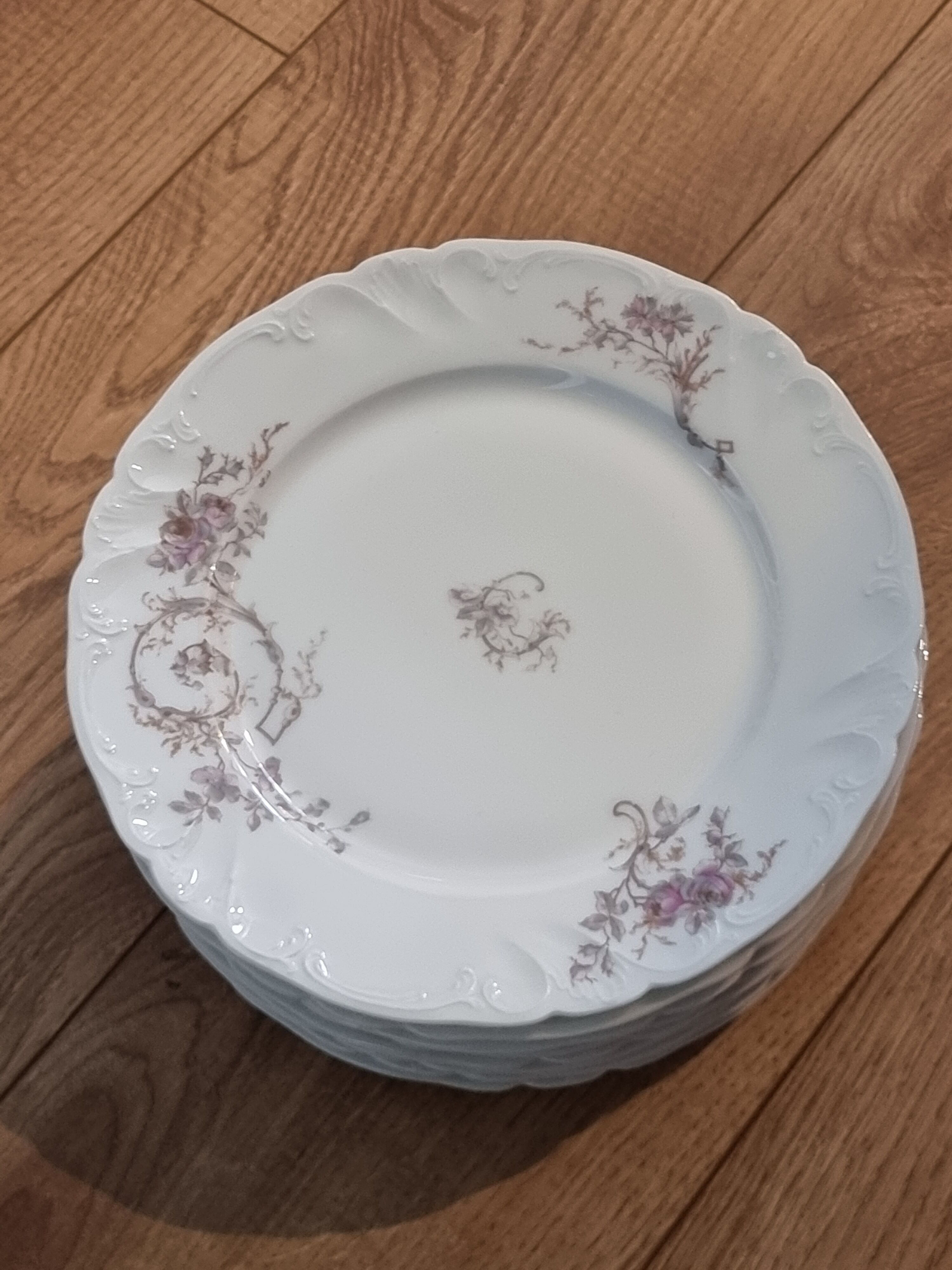 Set of eight Limoges porcelain plates