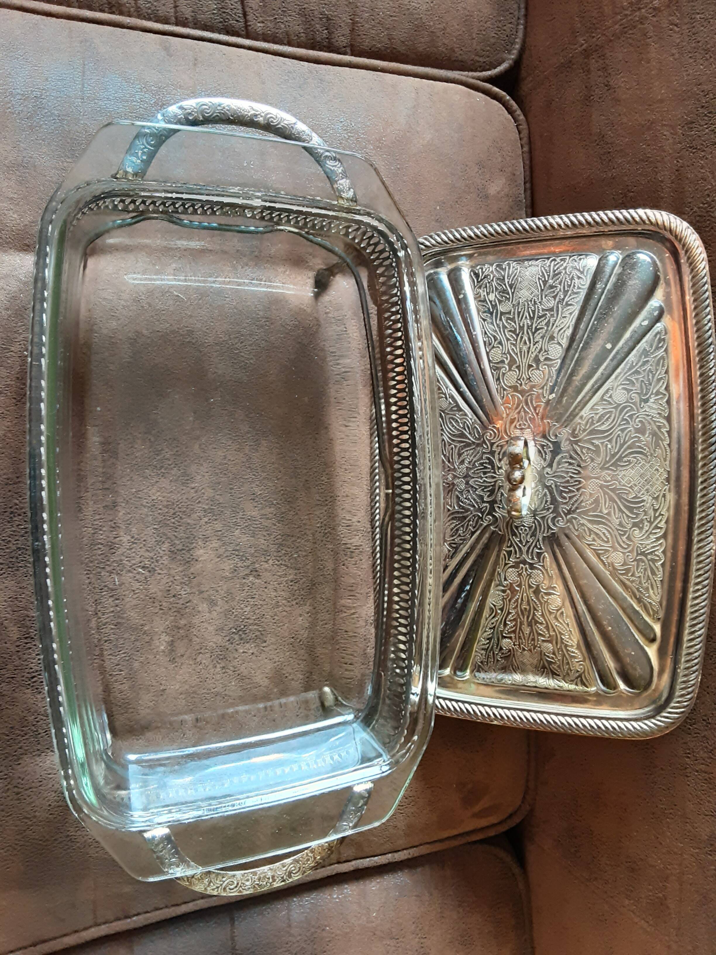 Pyrex dish on metal support