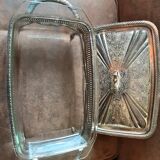 Pyrex dish on metal support