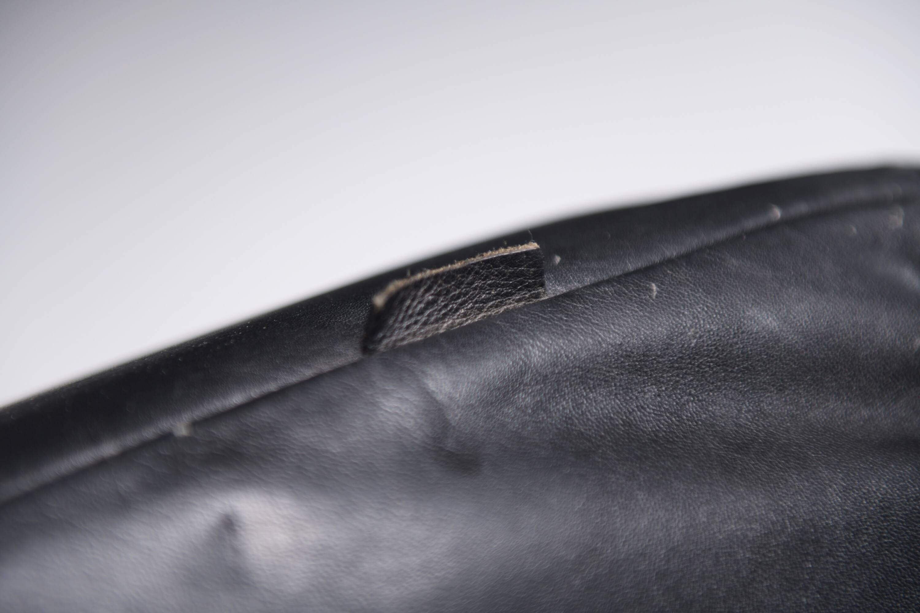 Stunning lounge chair The Rock in black leather by Gerard Van Den Berg - Montis