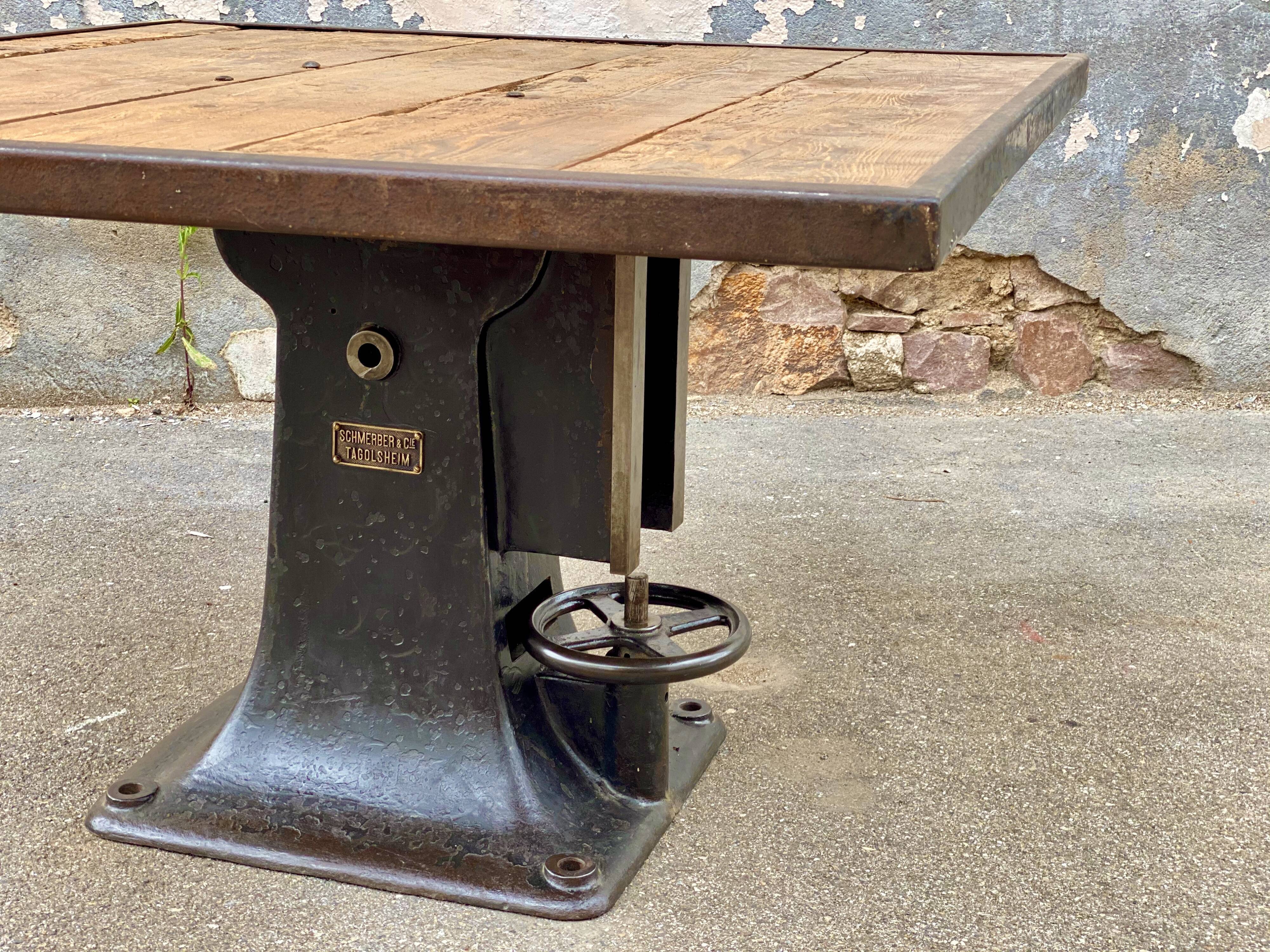 Cast-foot square industrial table