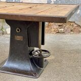 Table industrielle carrée pied fonte