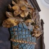 Une paire de frontons de porte très anciens