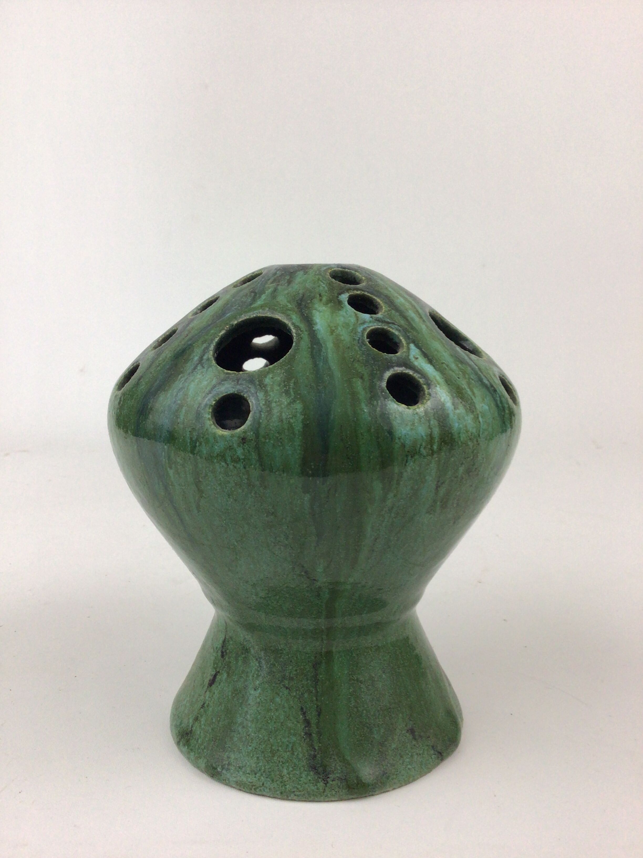 Pique flowers bouquetière in ceramic accolay