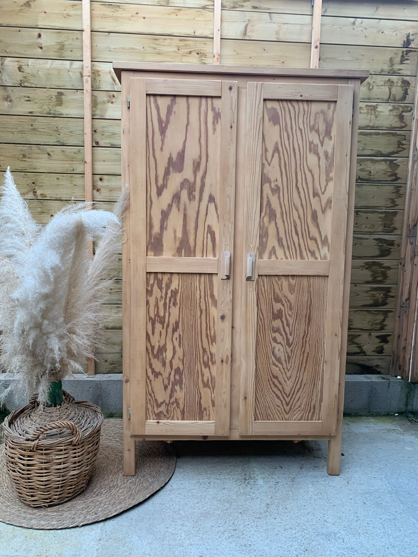 Armoire parisienne