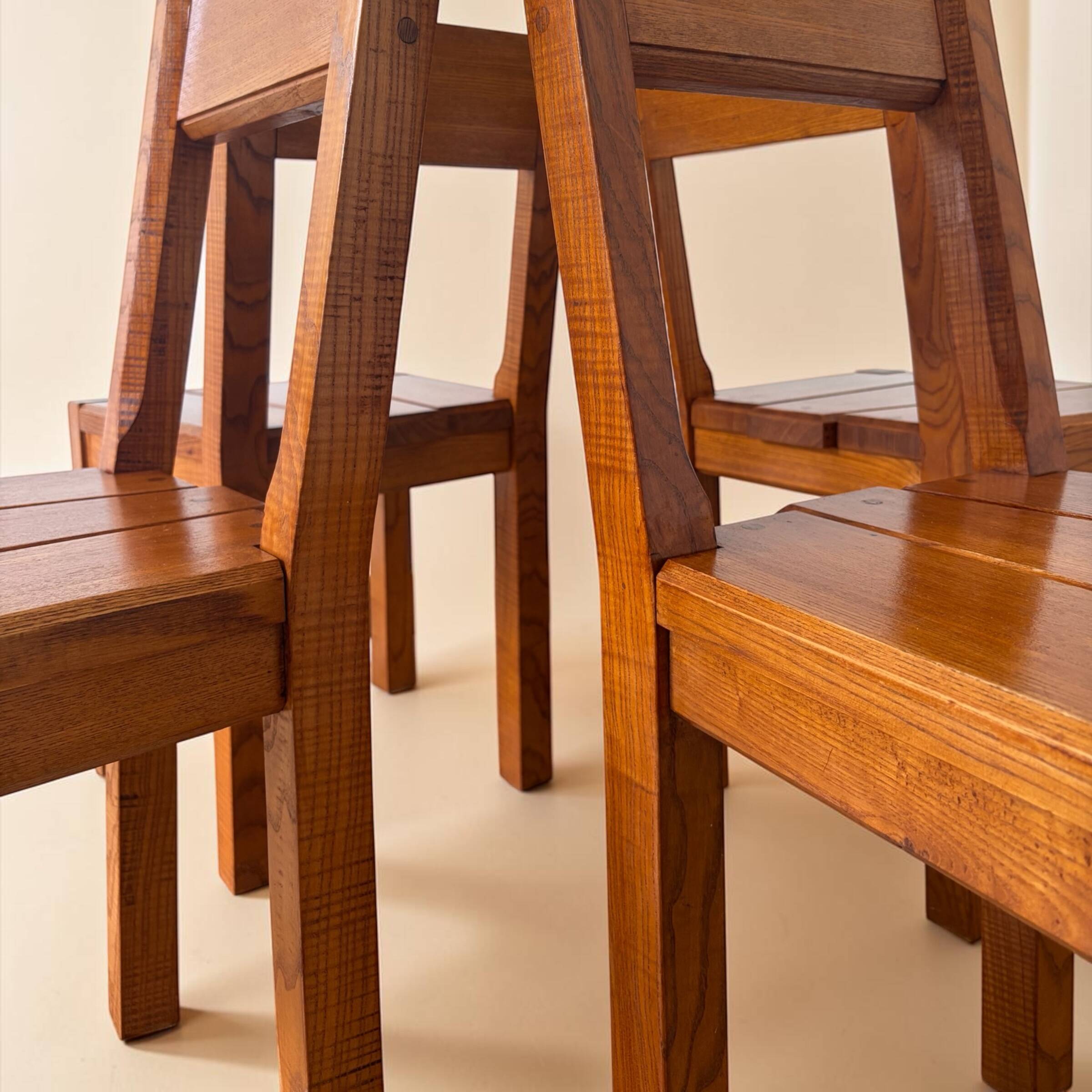 Chairs in solid elm