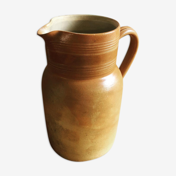 Berry stoneware pitcher