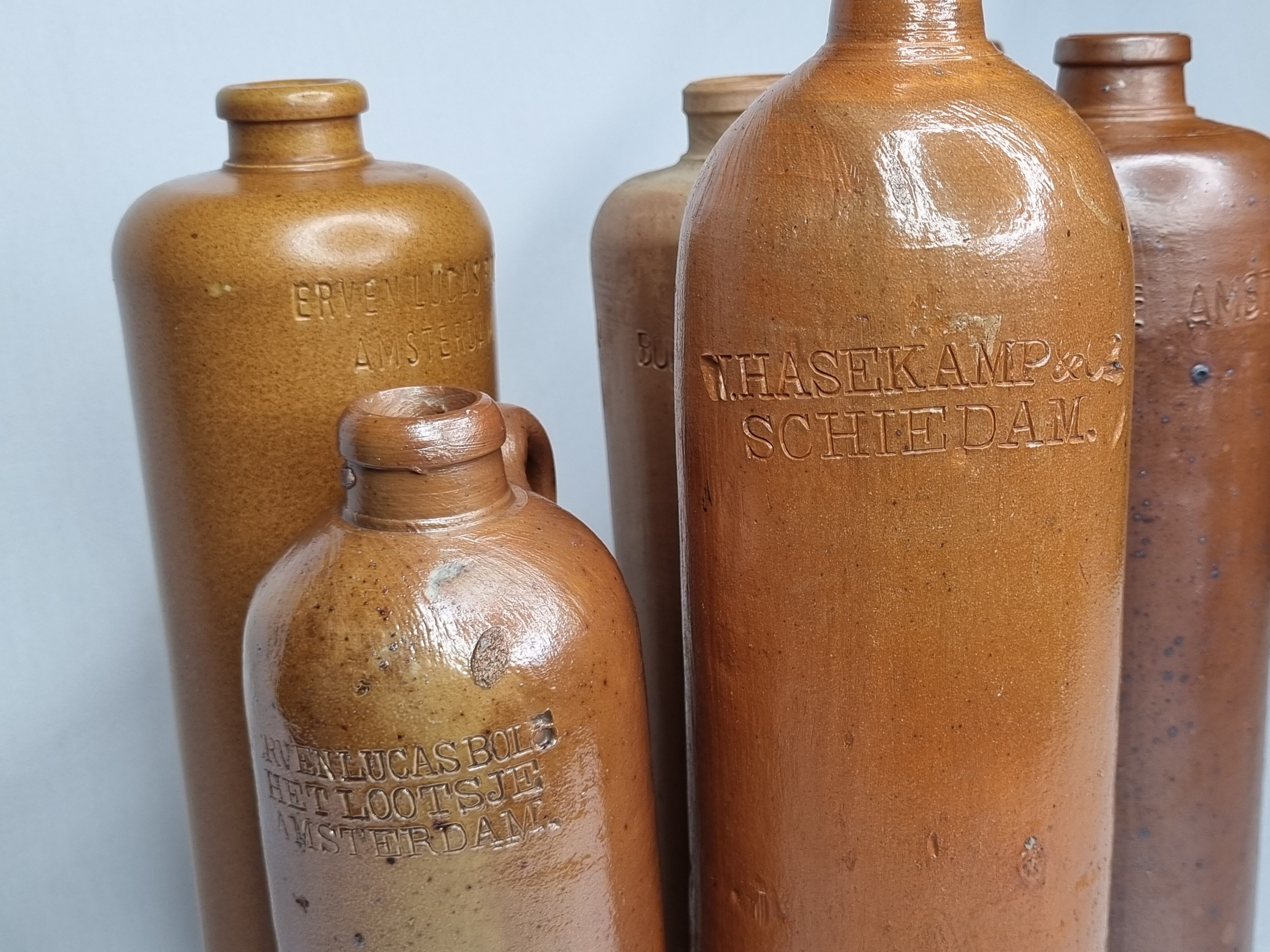 Ensemble de six bouteilles en grès Bols Amsterdam