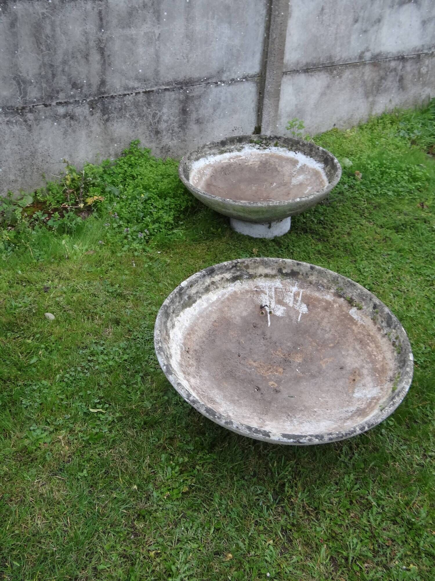 Series of three concrete planters design René Pechère edited by Eternit 1958