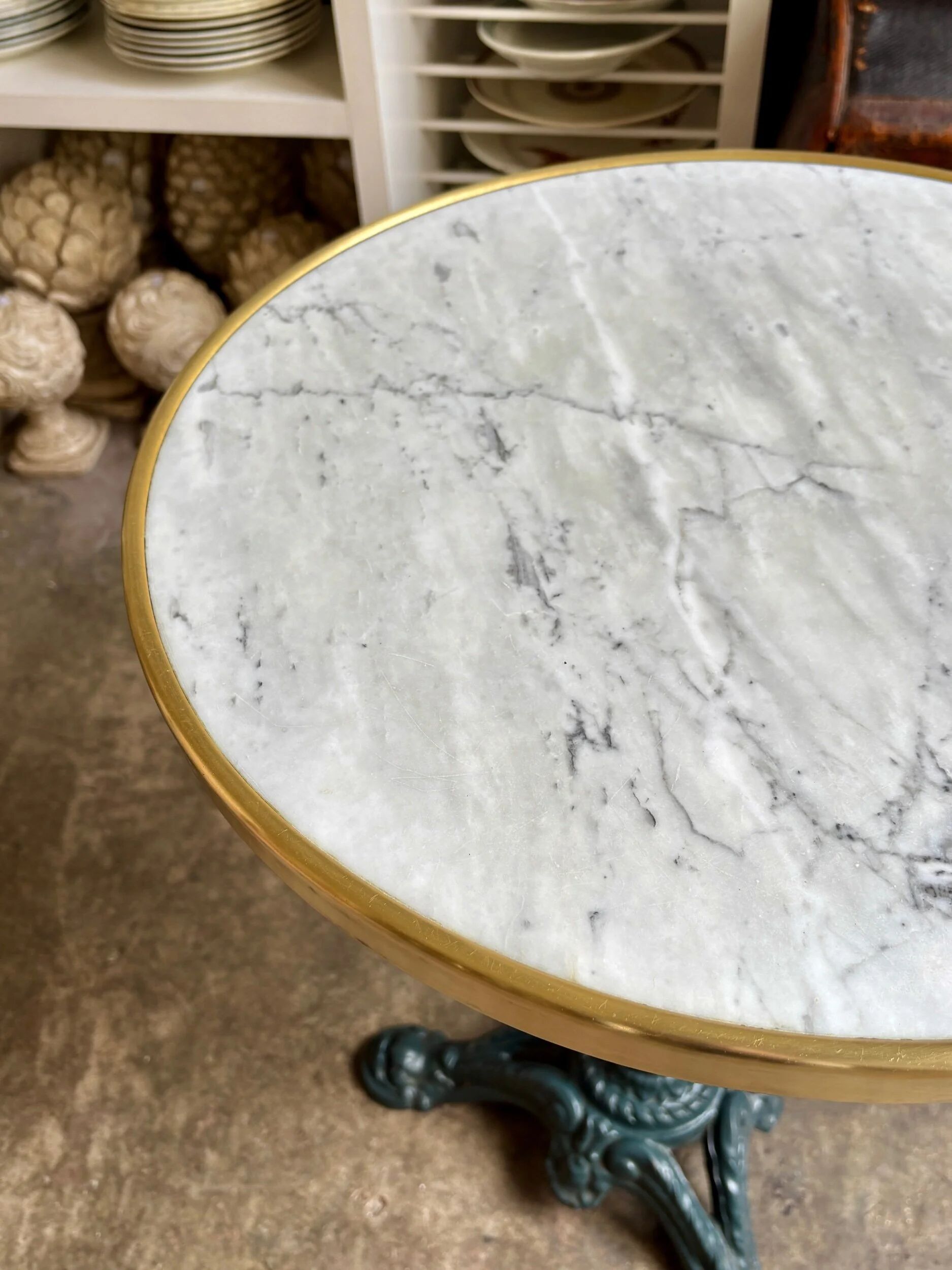 Bistro table in marble and green cast iron ⌀ 50.5 cm