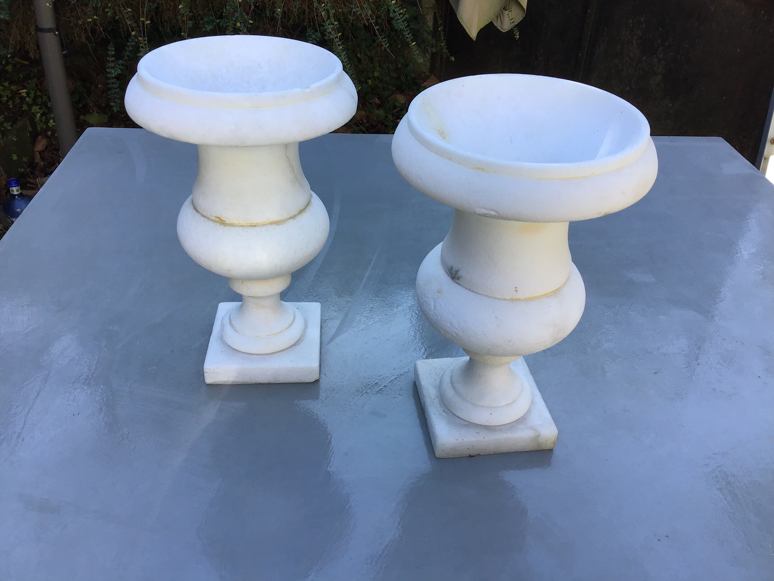 Medici-shaped alabaster lamp legs
