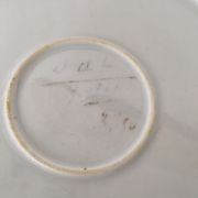 Duo plats de services anciens en porcelaine dentelée