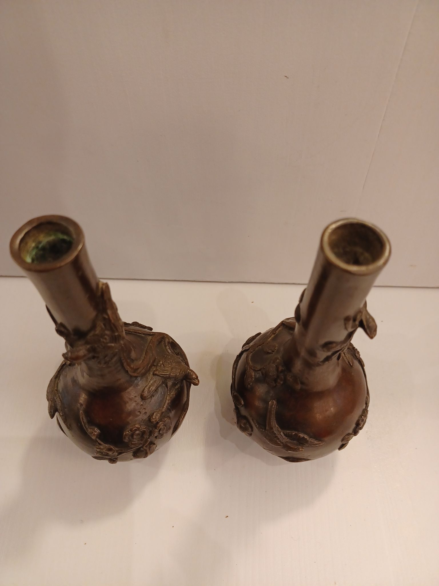 Pair of bronze soliflore vases. Japan, 19th century.