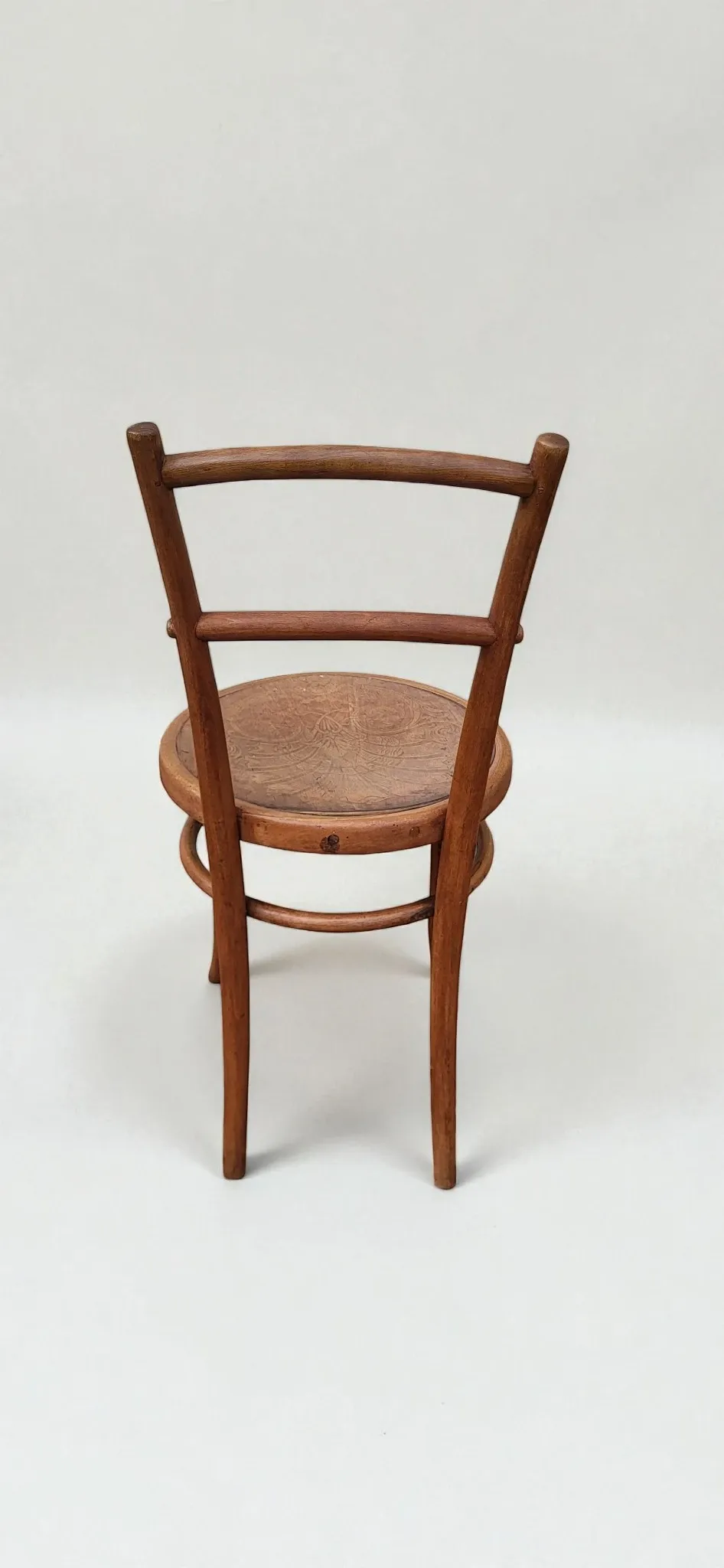Chaise bistrot en bois courbé – Ungvár
