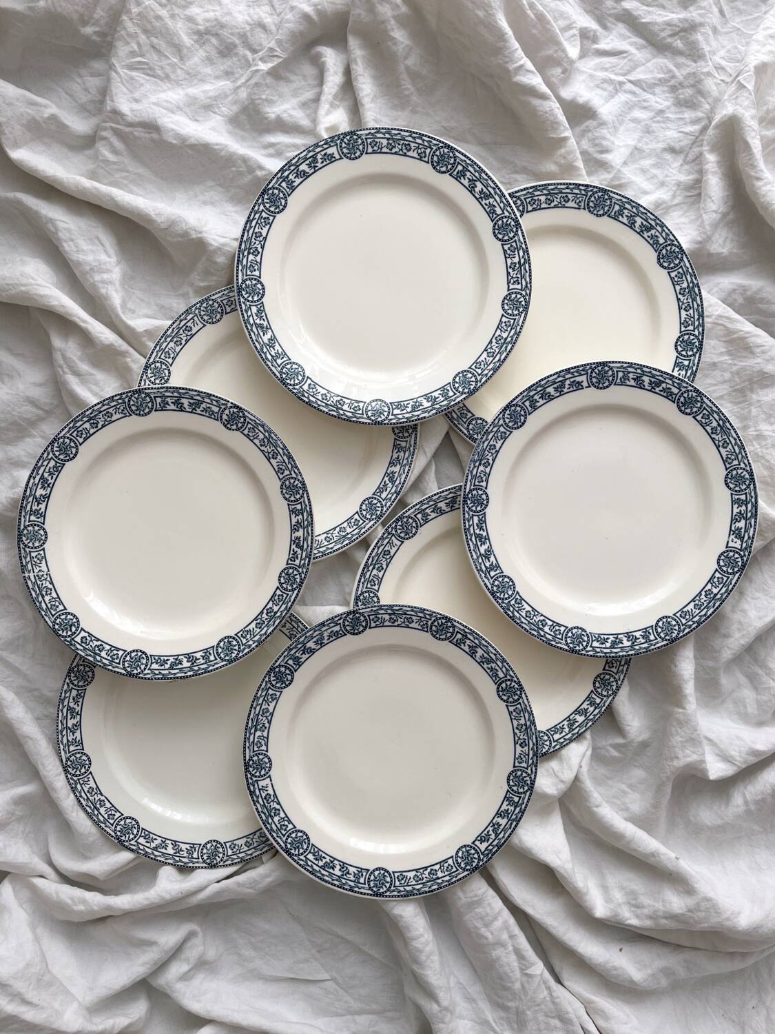 8 flat ironstone plates “Bristol” Salins