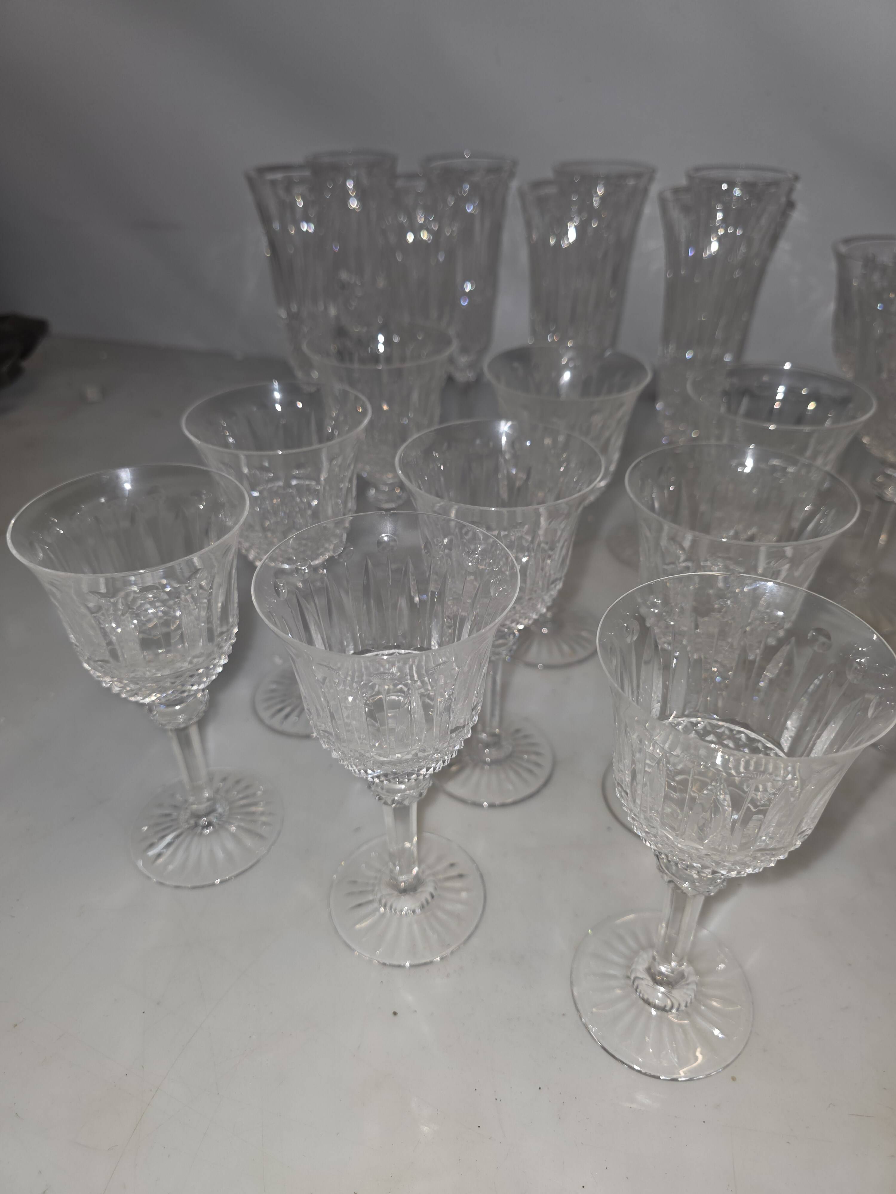 Service de 27 verres en cristal de Saint-Louis — Modèle Trianon