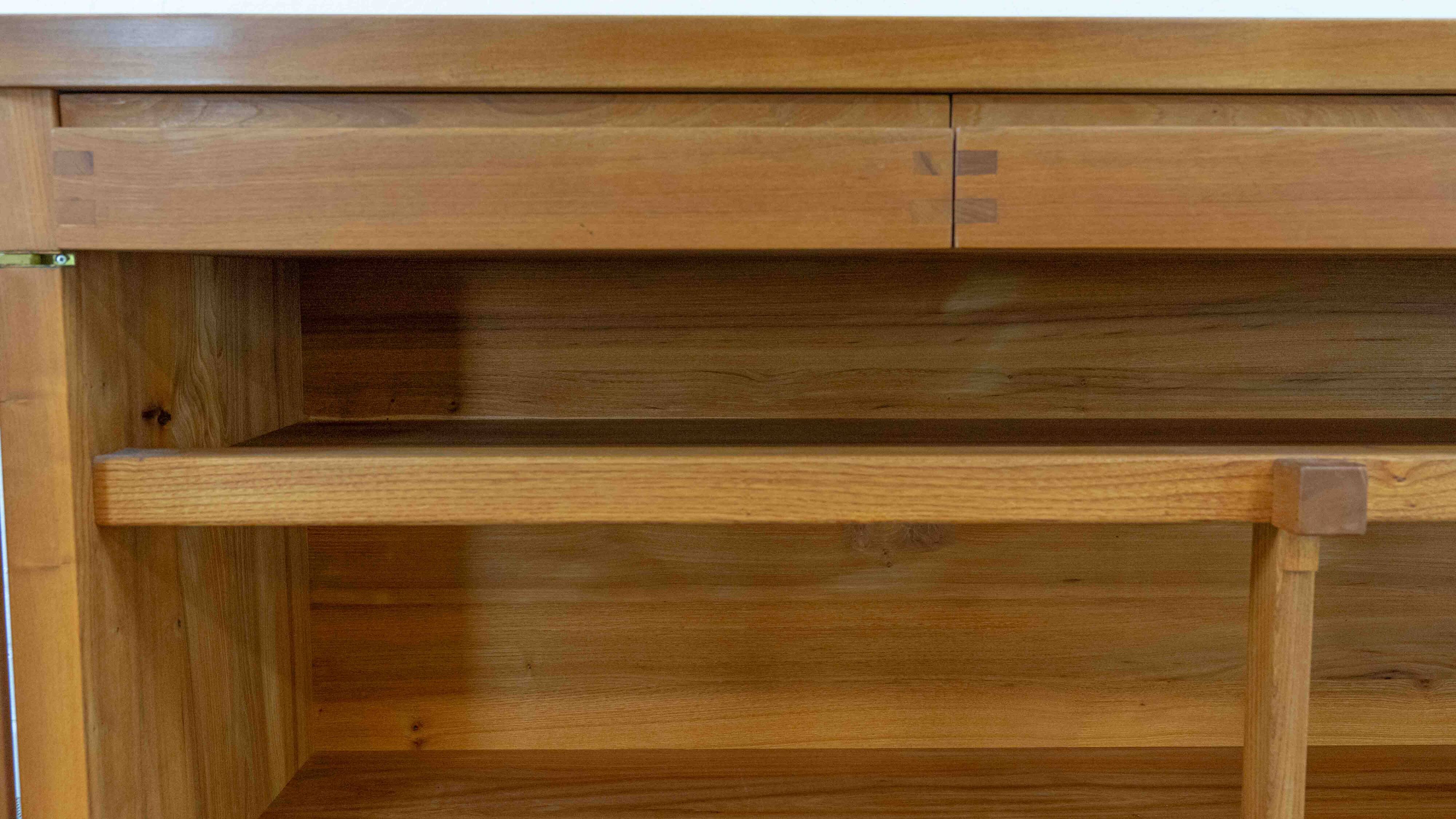 Sideboard R08 de Pierre Chapo en orme massif