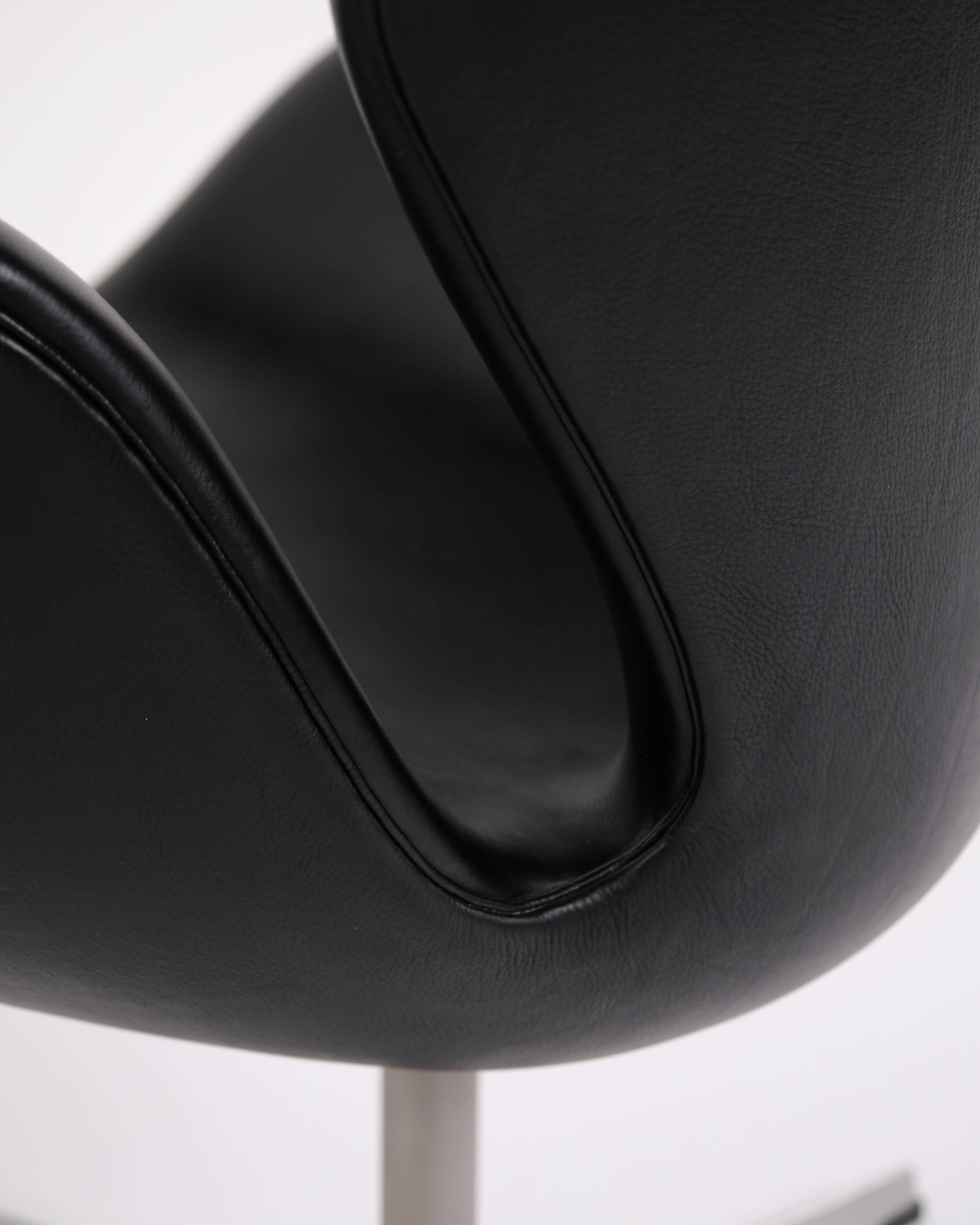 Armchair - The Swan - Model 3320 - Brown leather - Arne Jacobsen - Fritz Hansen - 2007