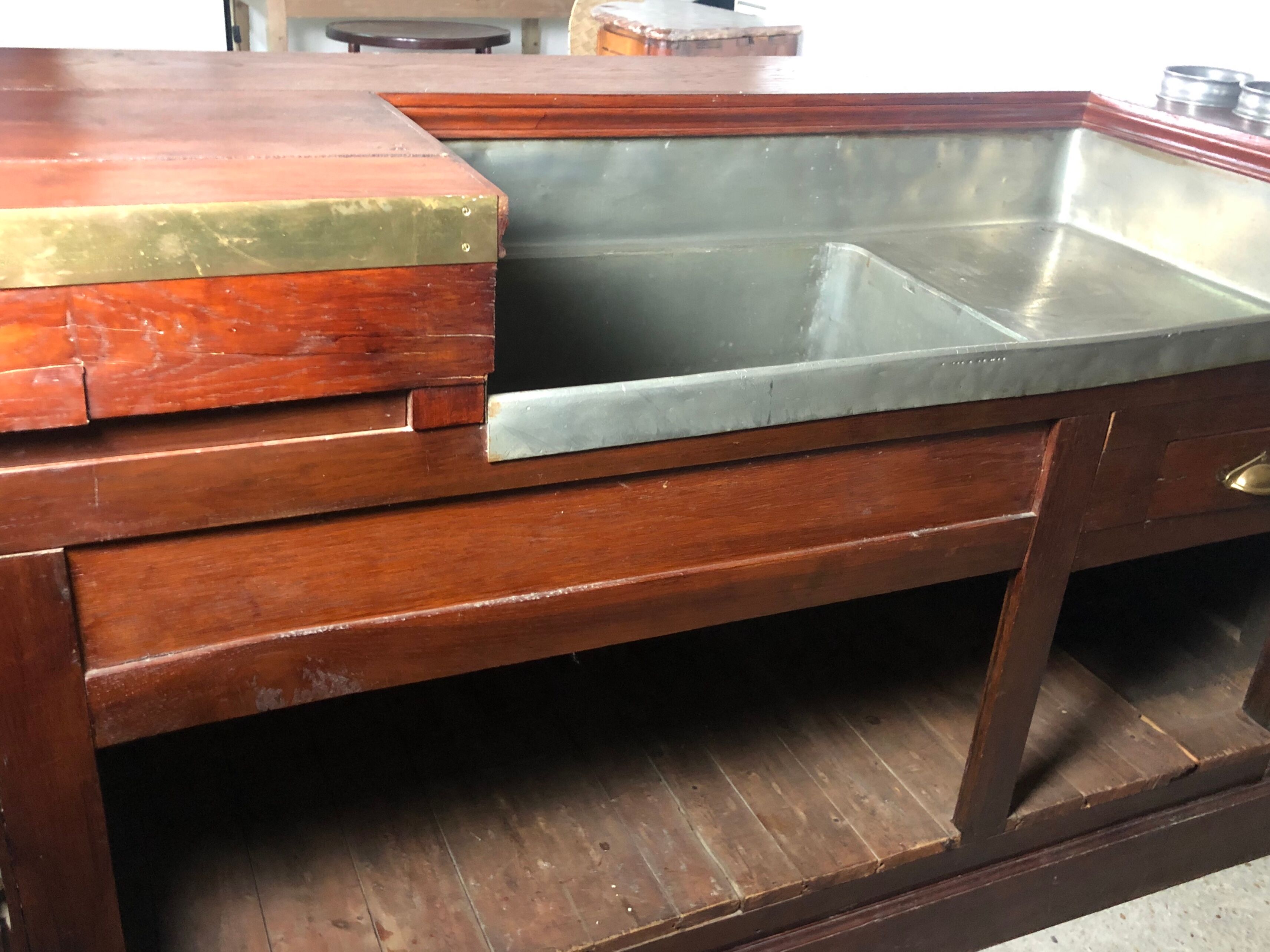 Oak counter bar and its back bistro glass bar 1900s/1930s