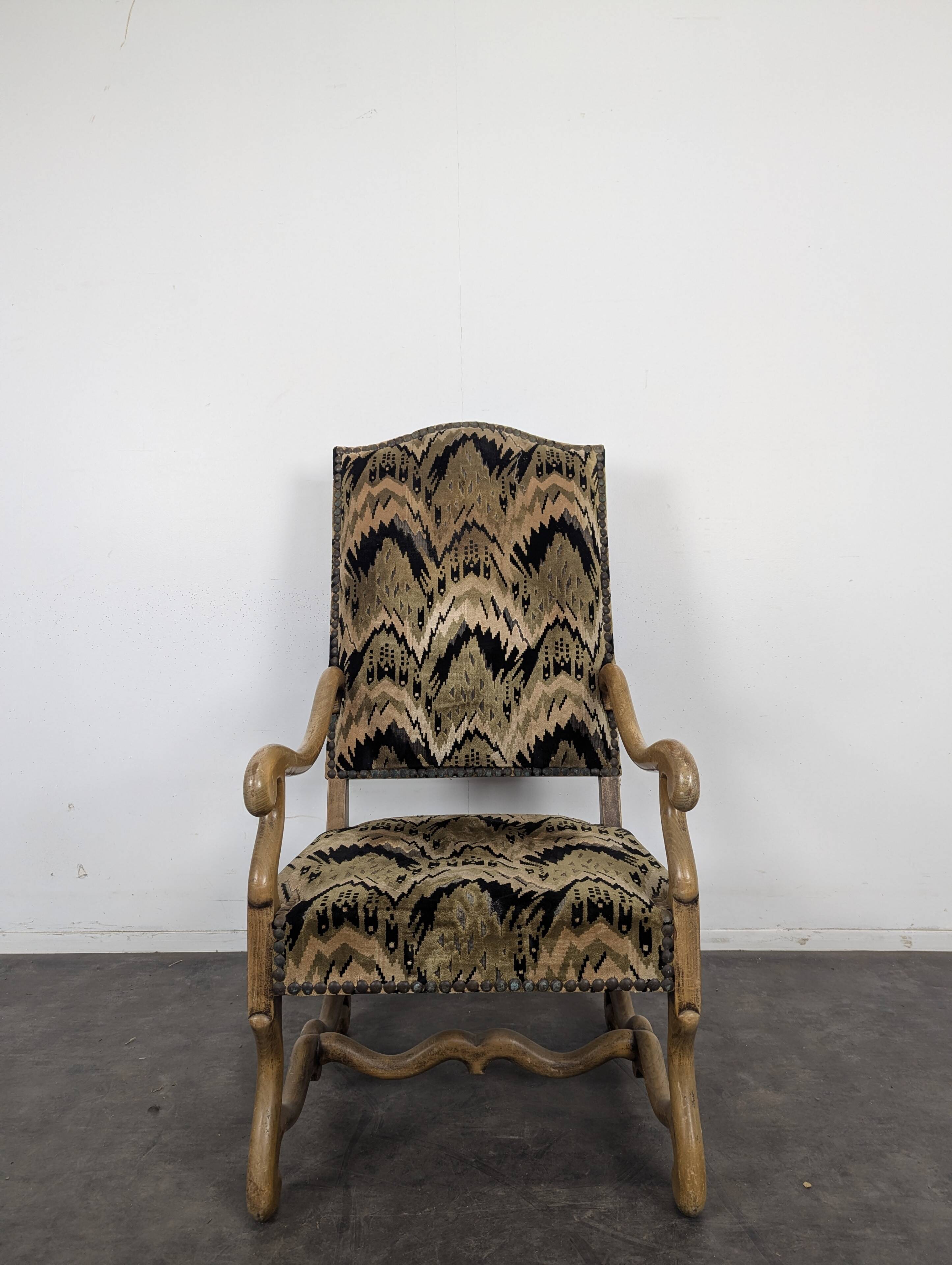 Louis XIII armchair with sheep bone in flame velvet