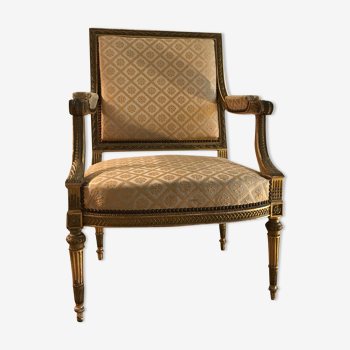 Fauteuil Louis XVI en bois doré sculpté et mouluré