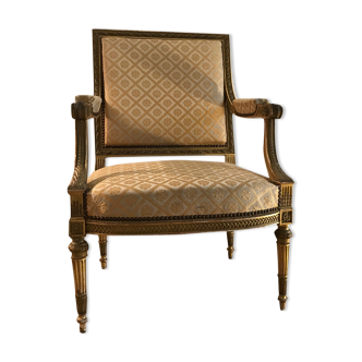 Fauteuil Louis XVI en bois doré sculpté et mouluré