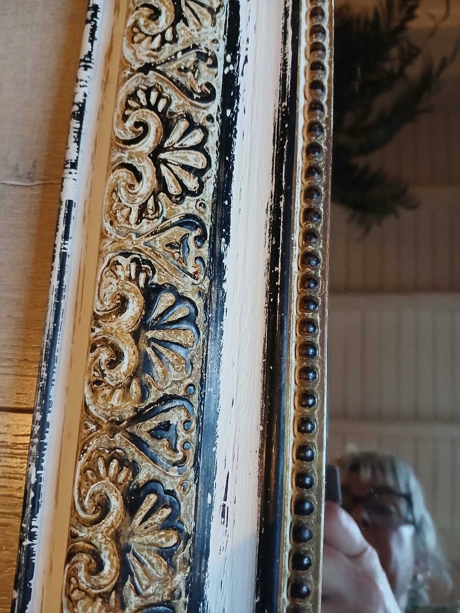 Miroir ancien avec cadre en bois sculpté 