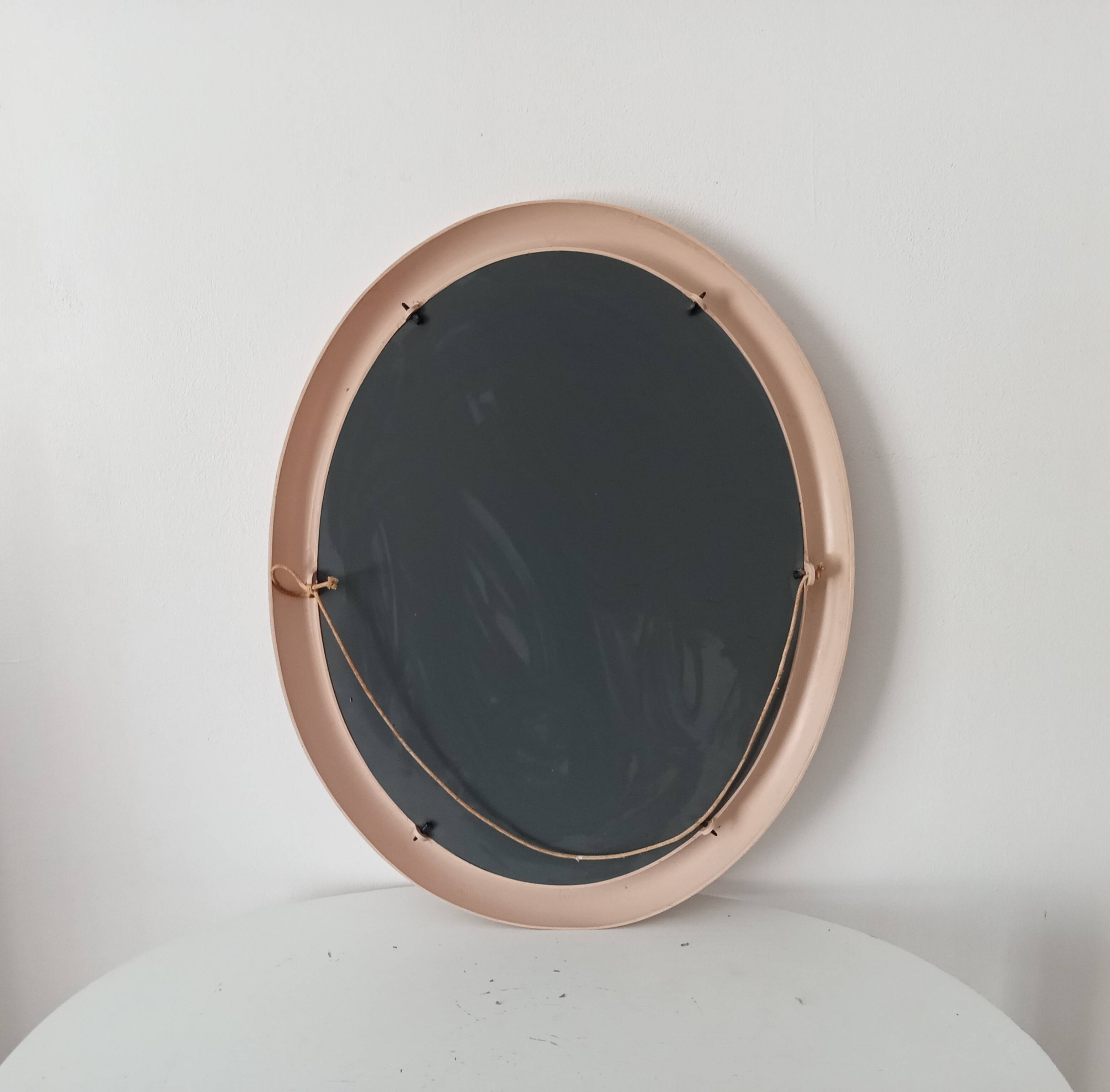 Vintage oval mirror from the 70s.
