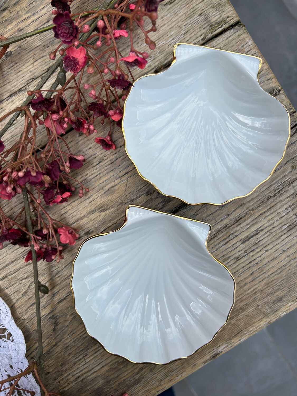 Lot 2 porcelain shells Hôtel de Crillon