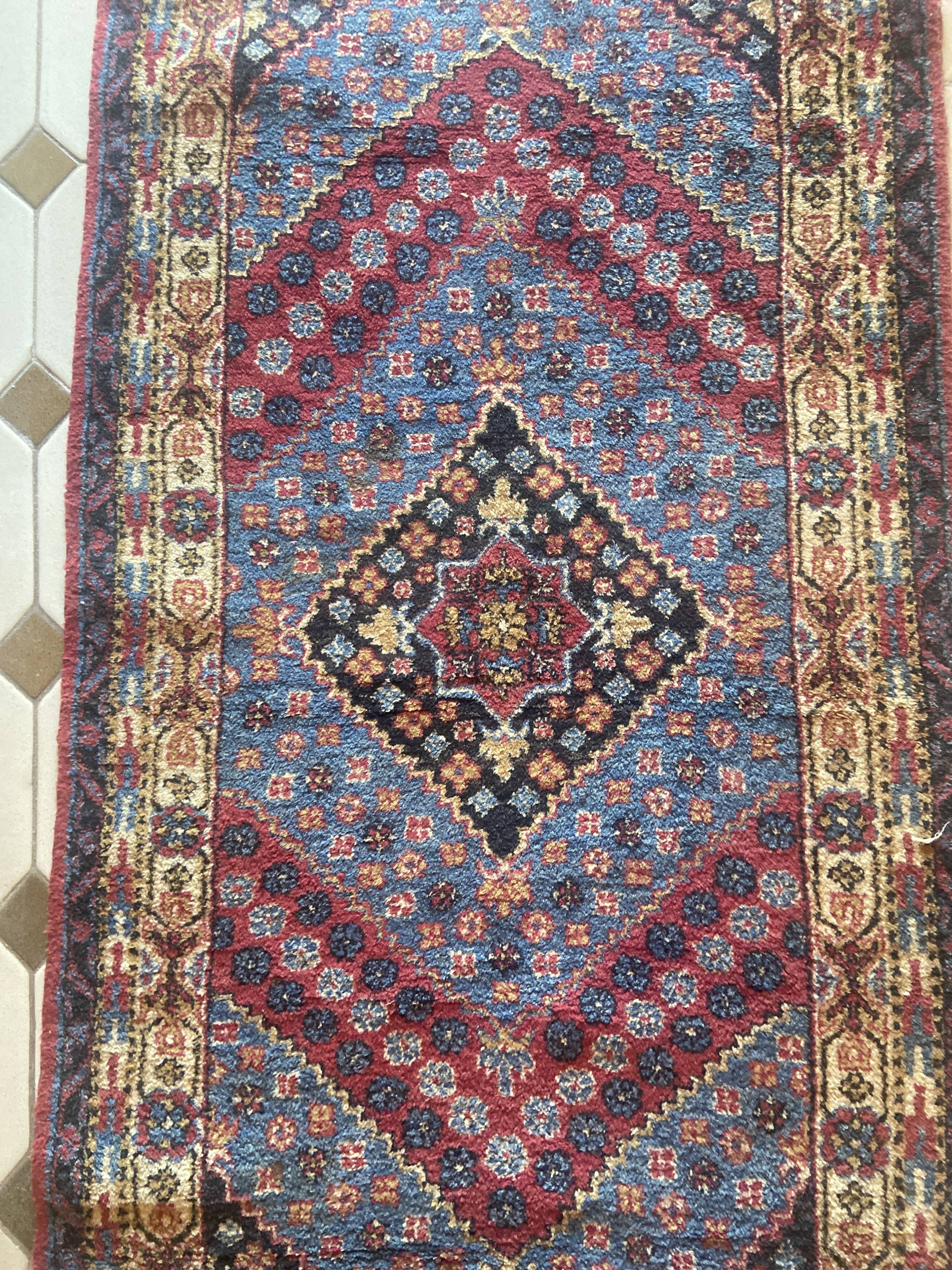 Tapis d'Orient persan ancien en laine à médaillon central