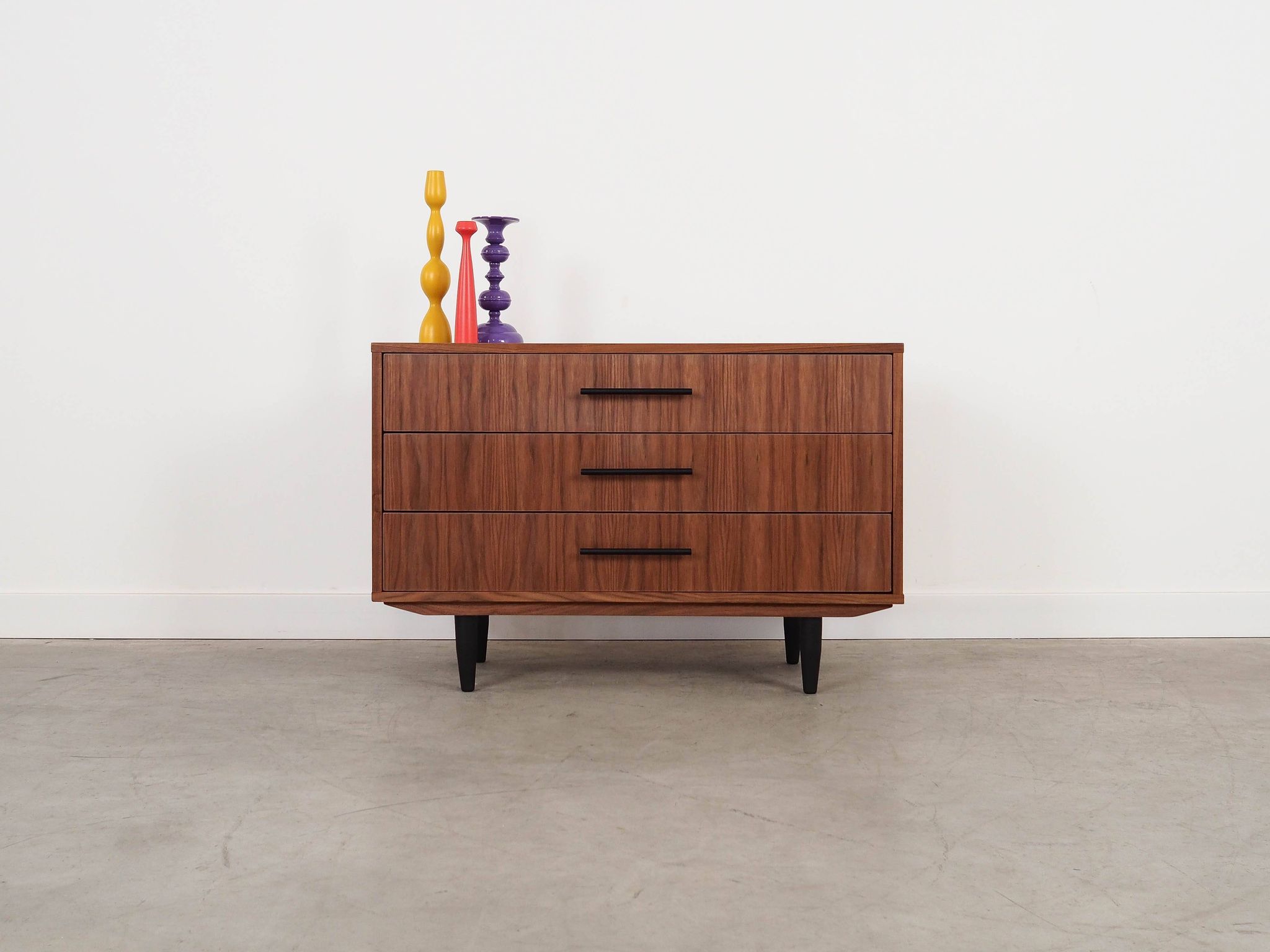 Commode scandinave en noyer