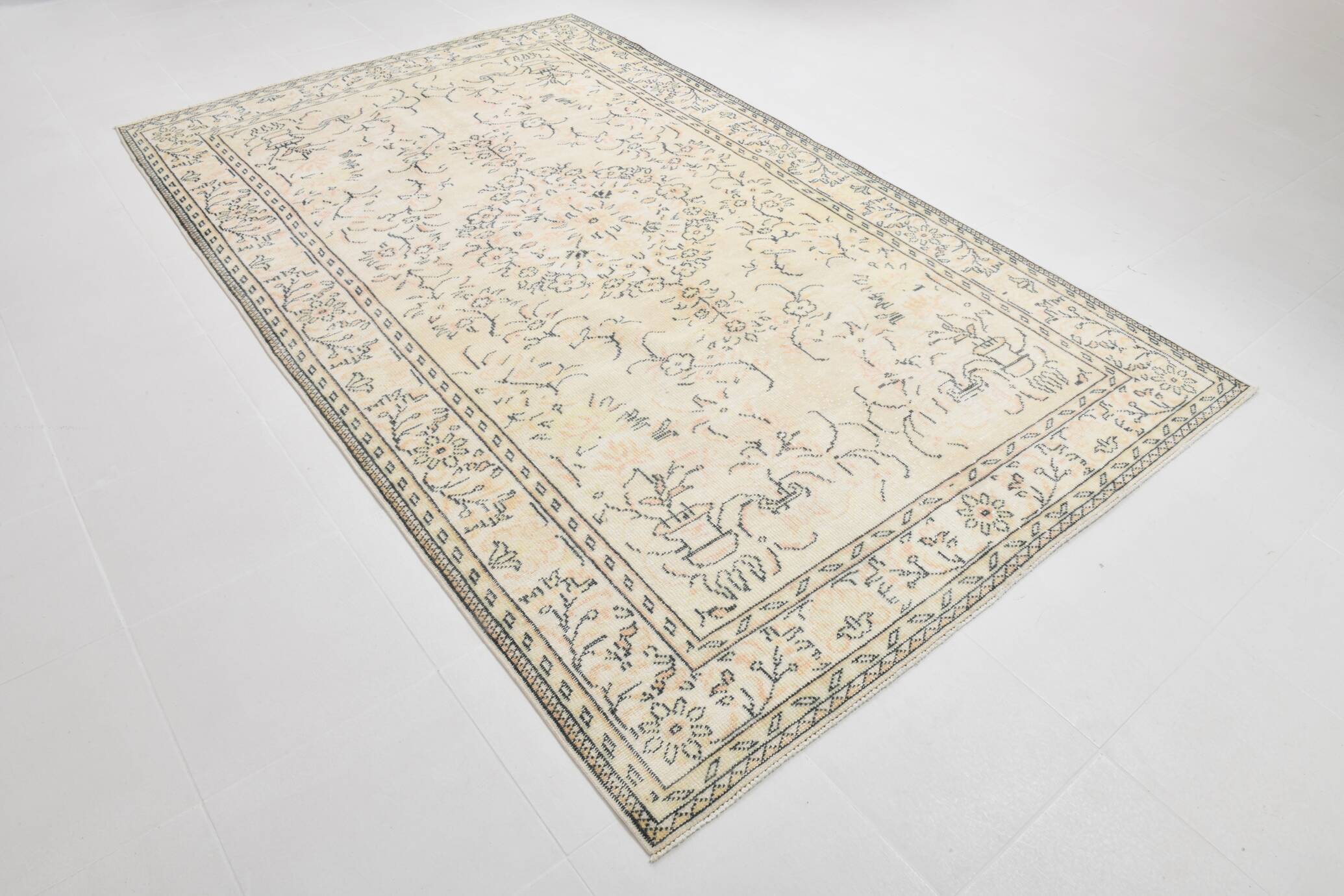 6x10 Large Cream & Black Oriental Vintage Rug, 192x307Cm
