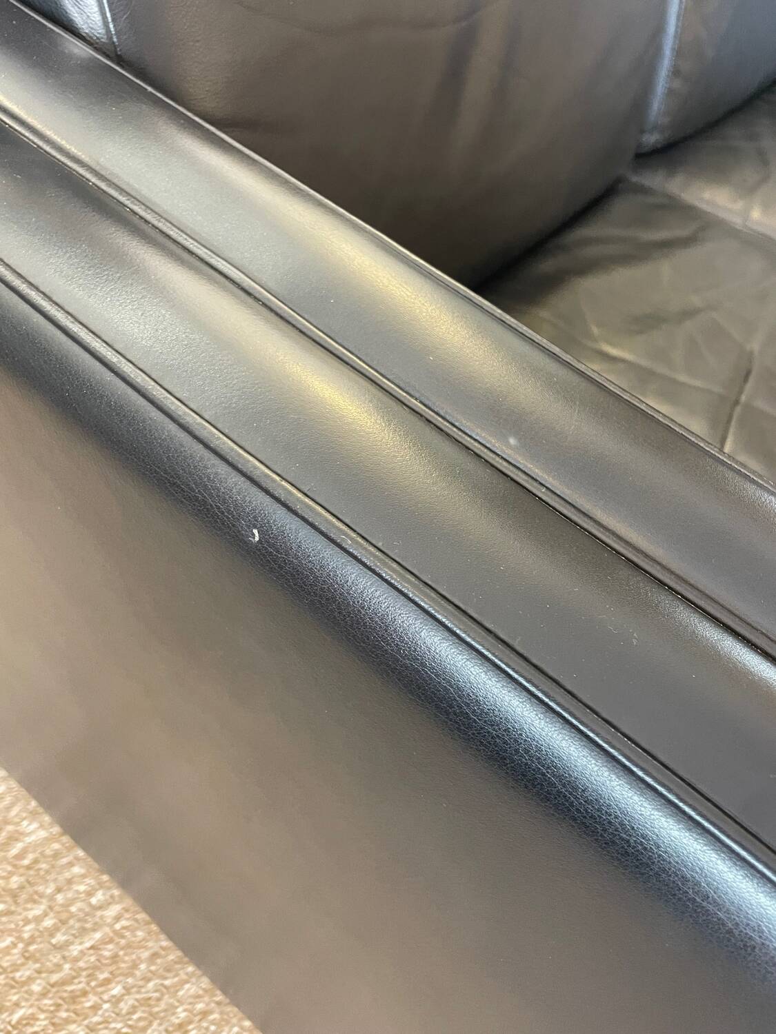 Leather sofa Mobilier International