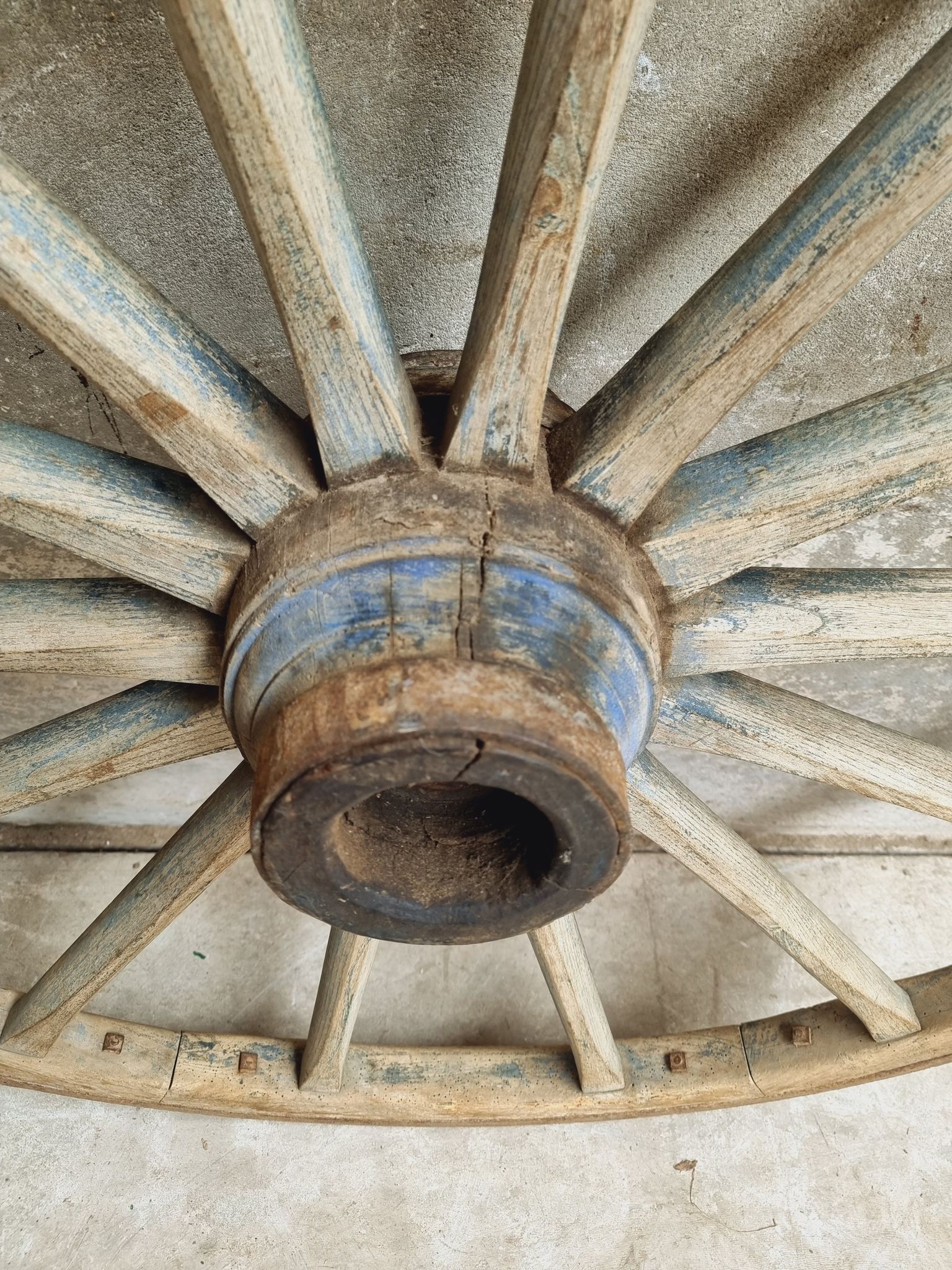 Antique cart wheel wagon wheel XXL oak wood 126 cm