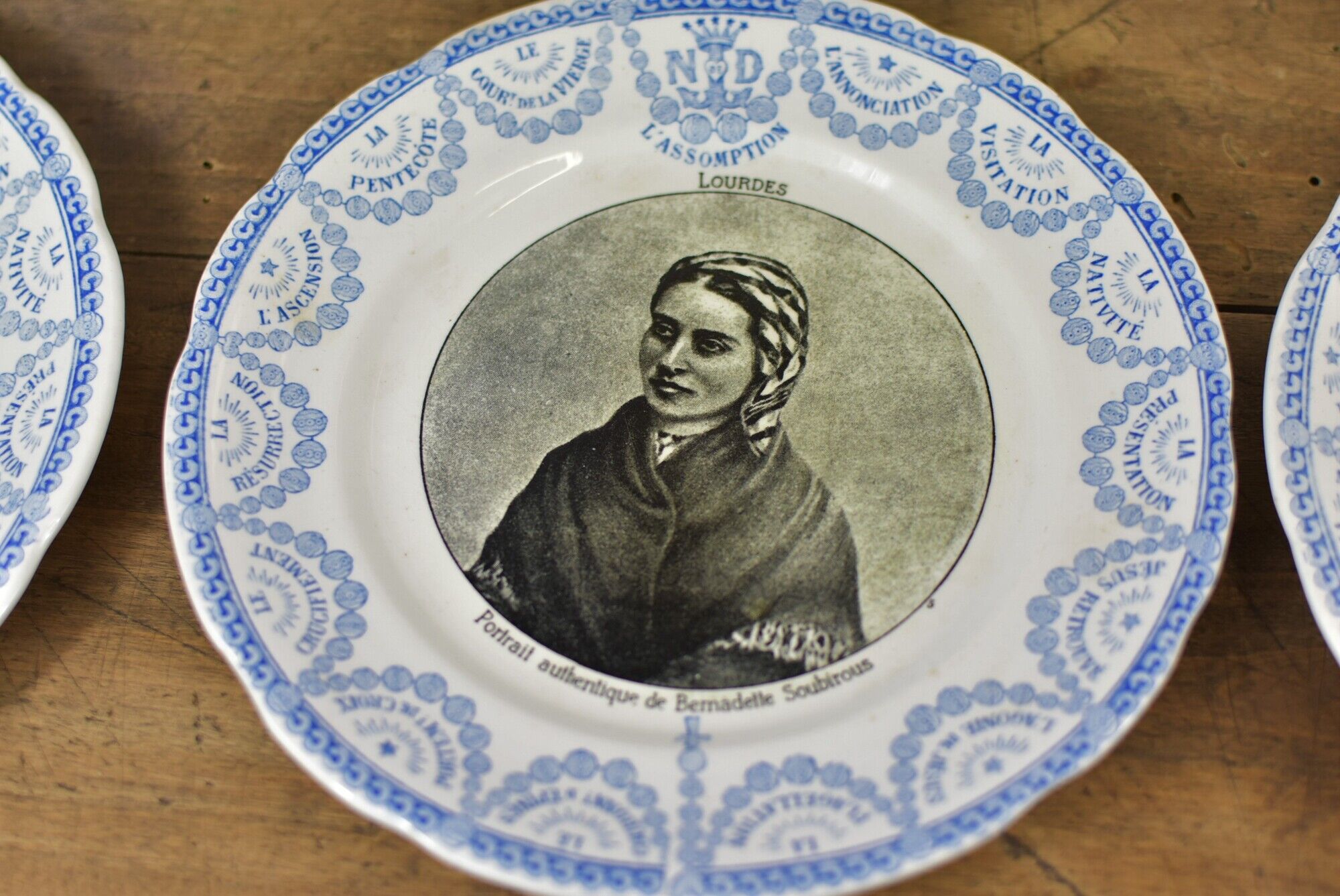 Set of 12 souvenir plates of Lourdes Digoin & Sarreguemines