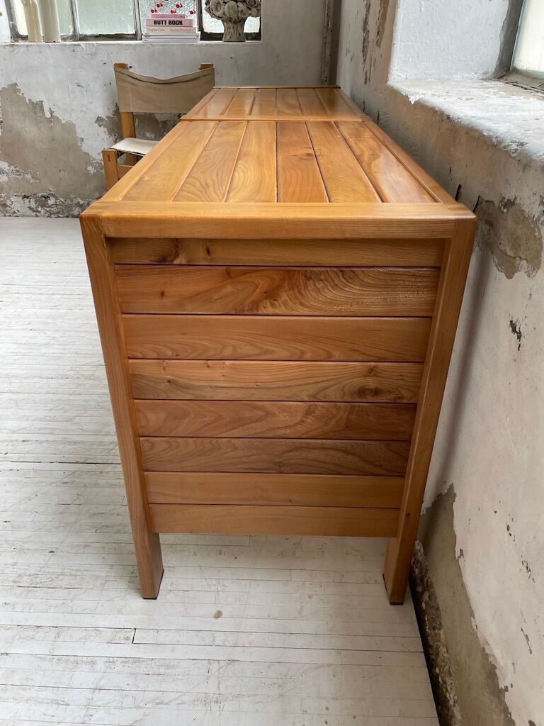 Regain dresser office row