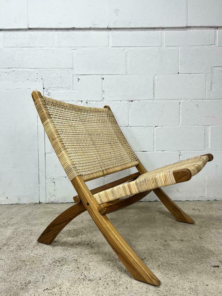 Wicker folding armchair