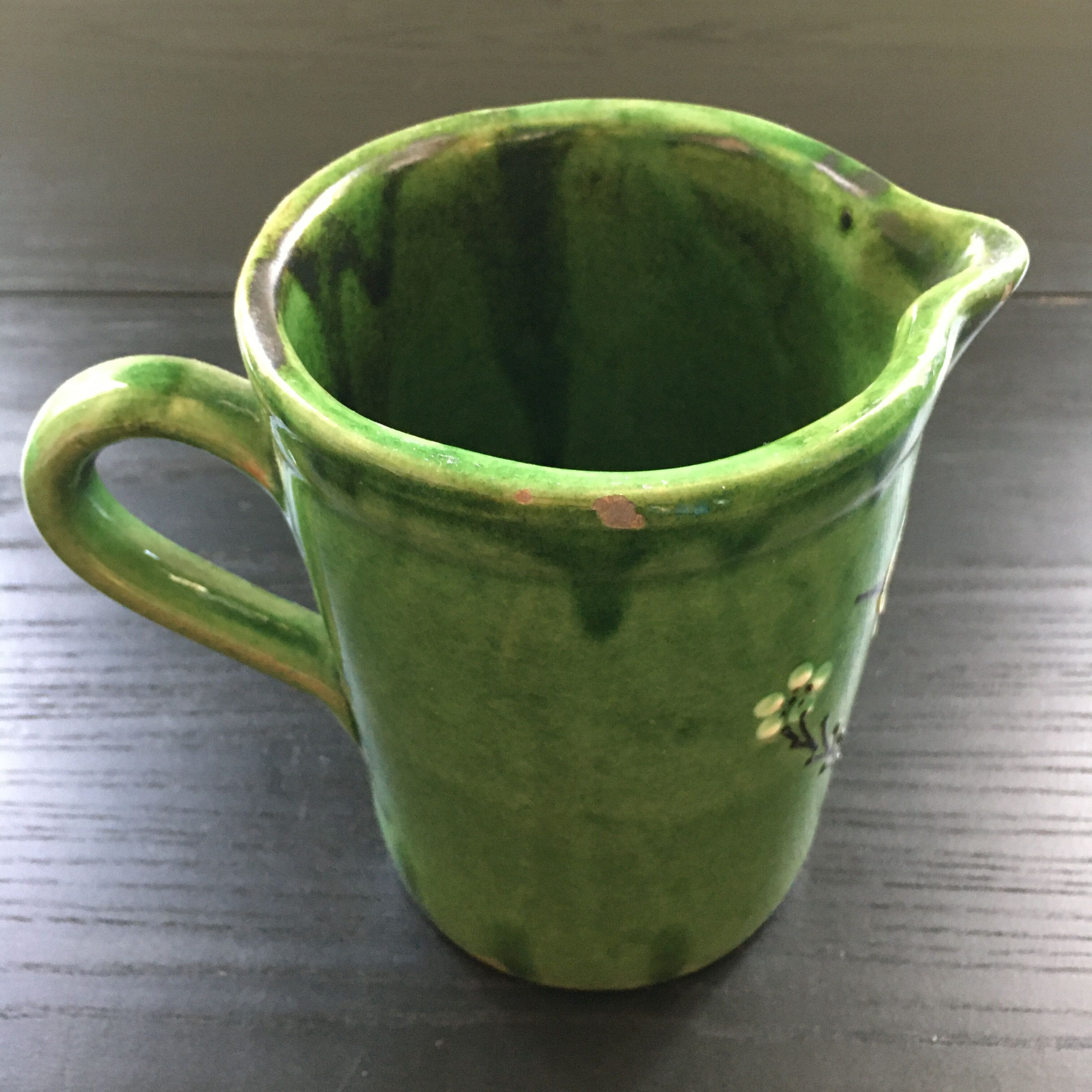 Pitcher green bird decoration