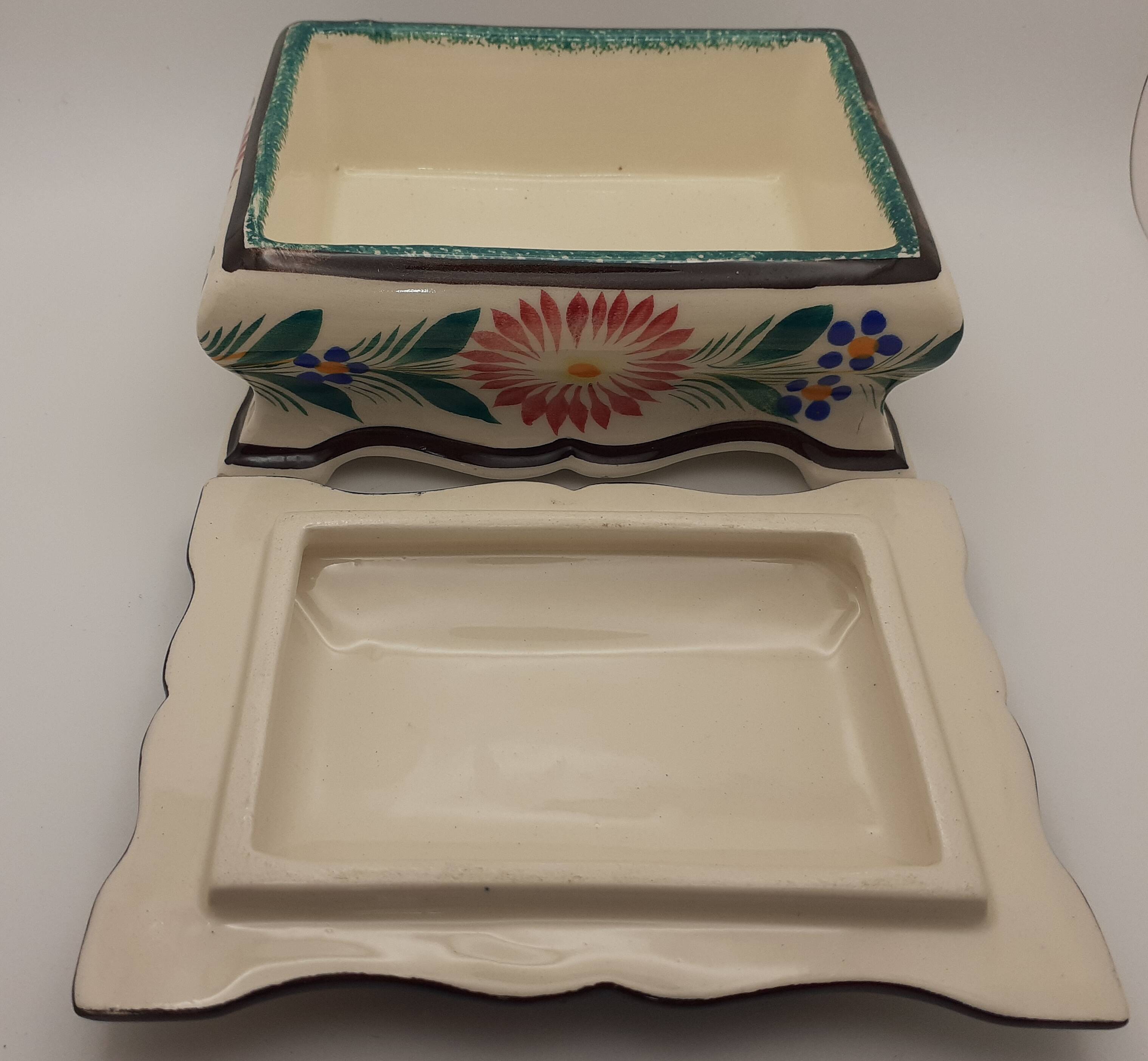 HB Quimper / Hand-decorated ceramic box