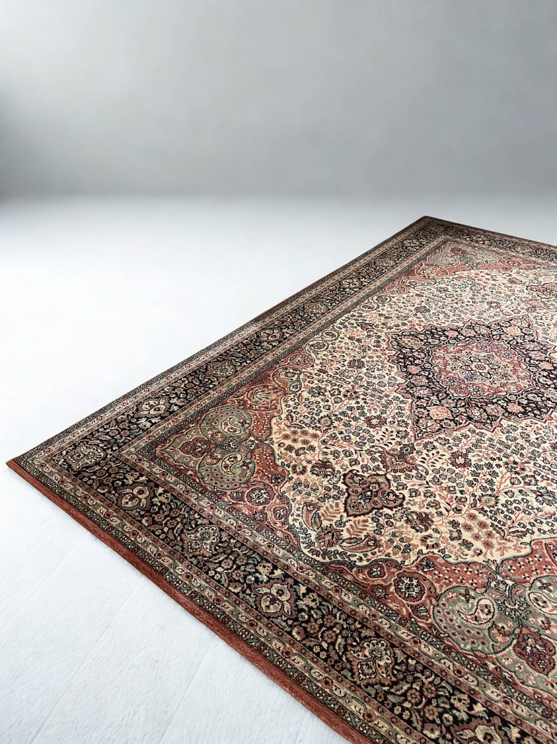 Turkish Uschak carpet in wool